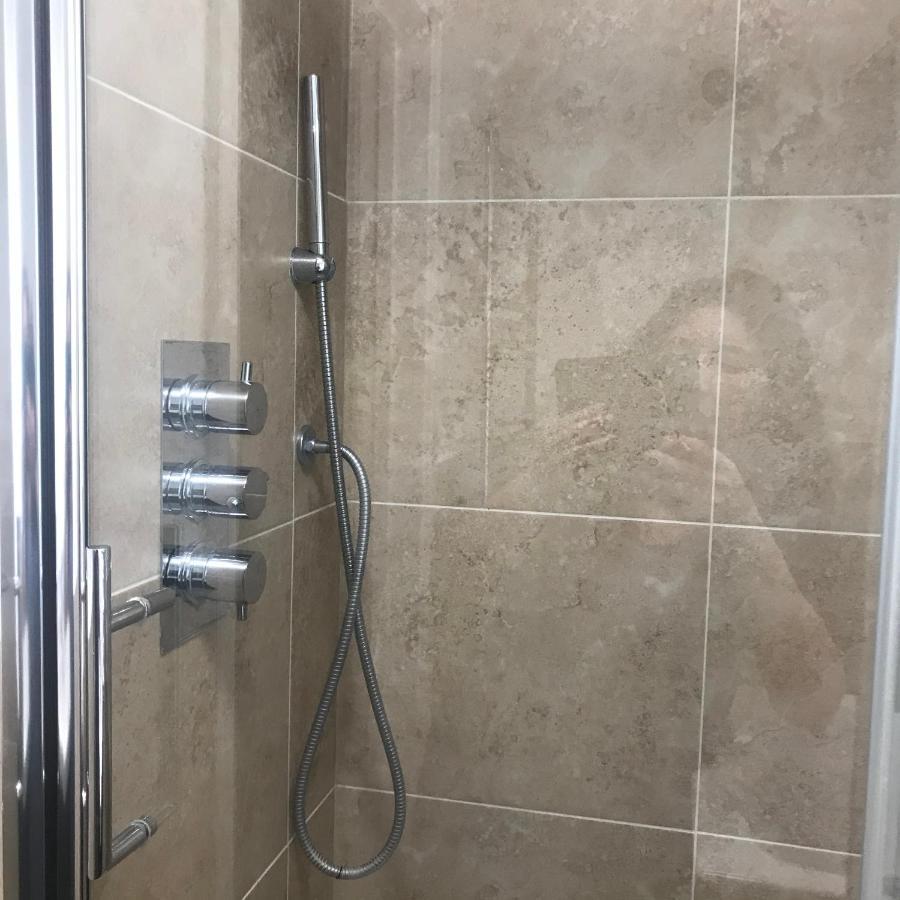 Studio-1-Staines/Heathrow/London-Own Entrance 외부 사진