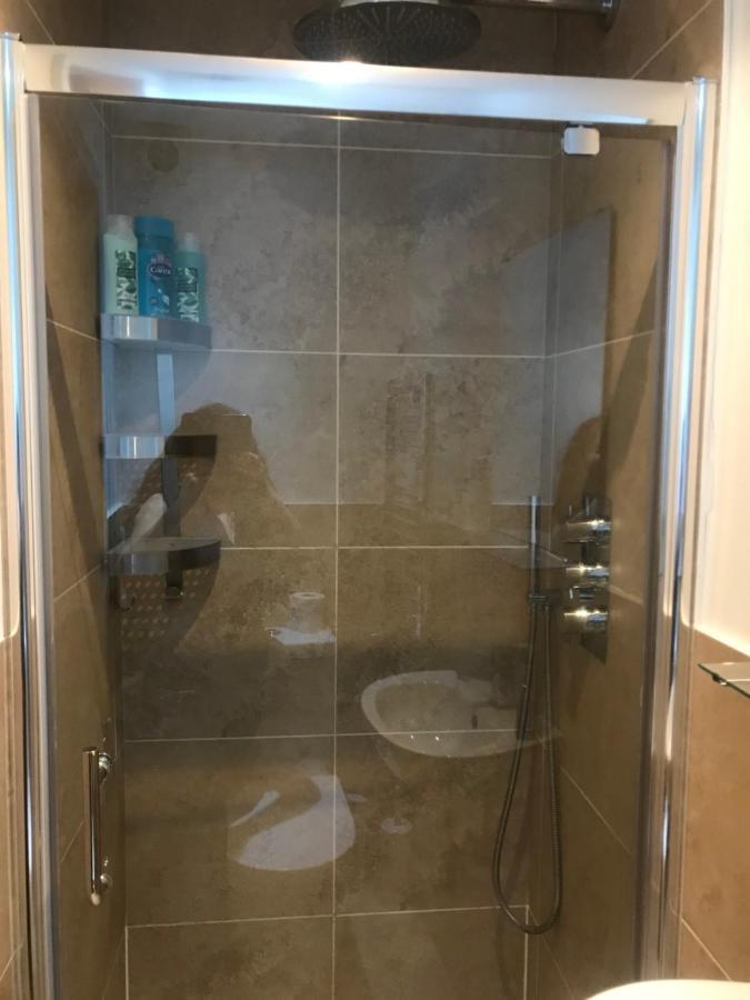 Studio-1-Staines/Heathrow/London-Own Entrance 외부 사진