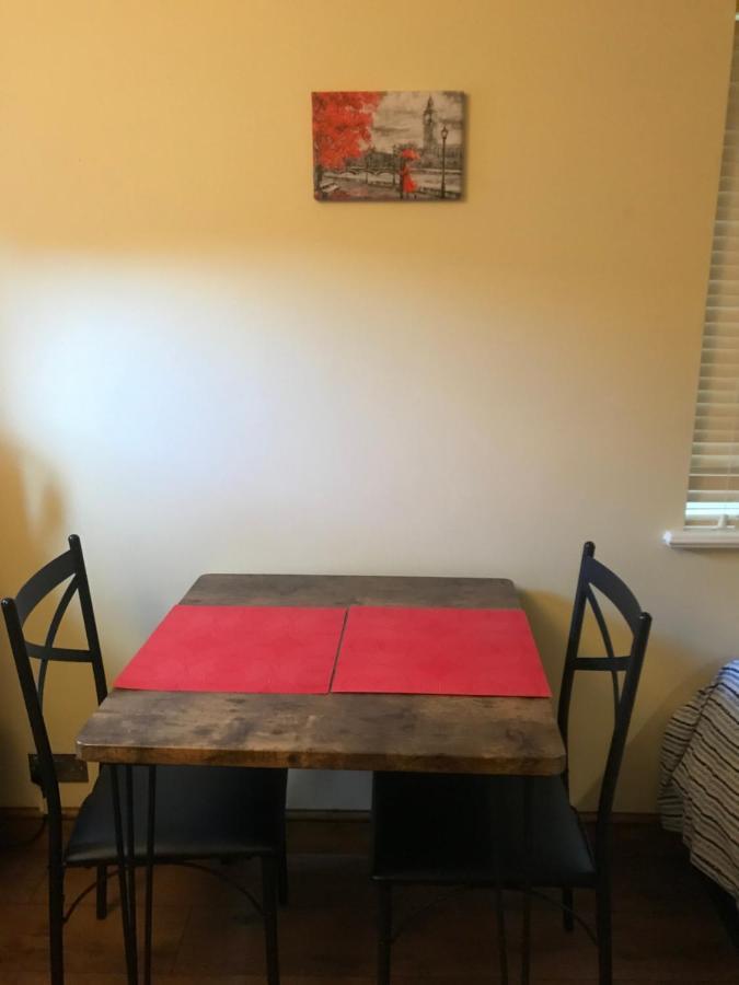 Studio-1-Staines/Heathrow/London-Own Entrance 외부 사진