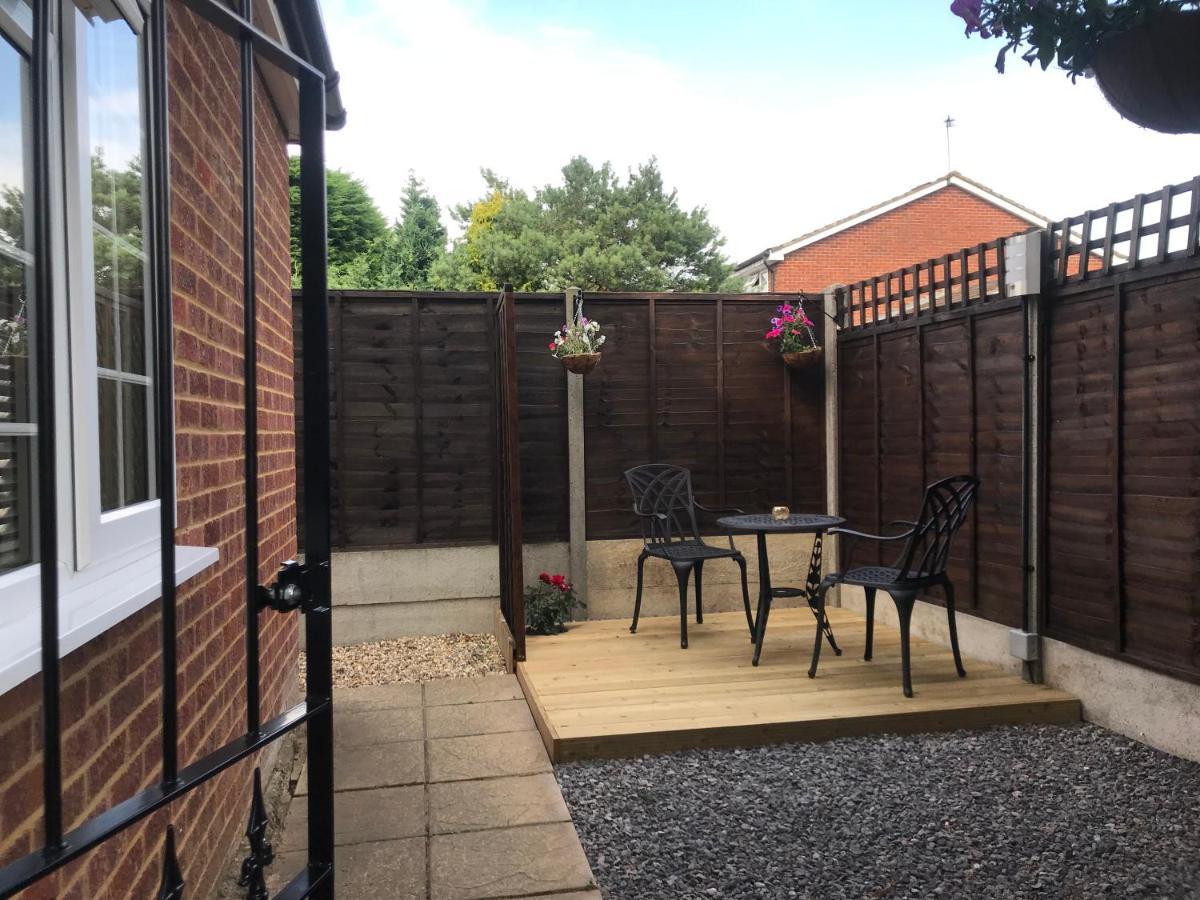 Studio-1-Staines/Heathrow/London-Own Entrance 외부 사진