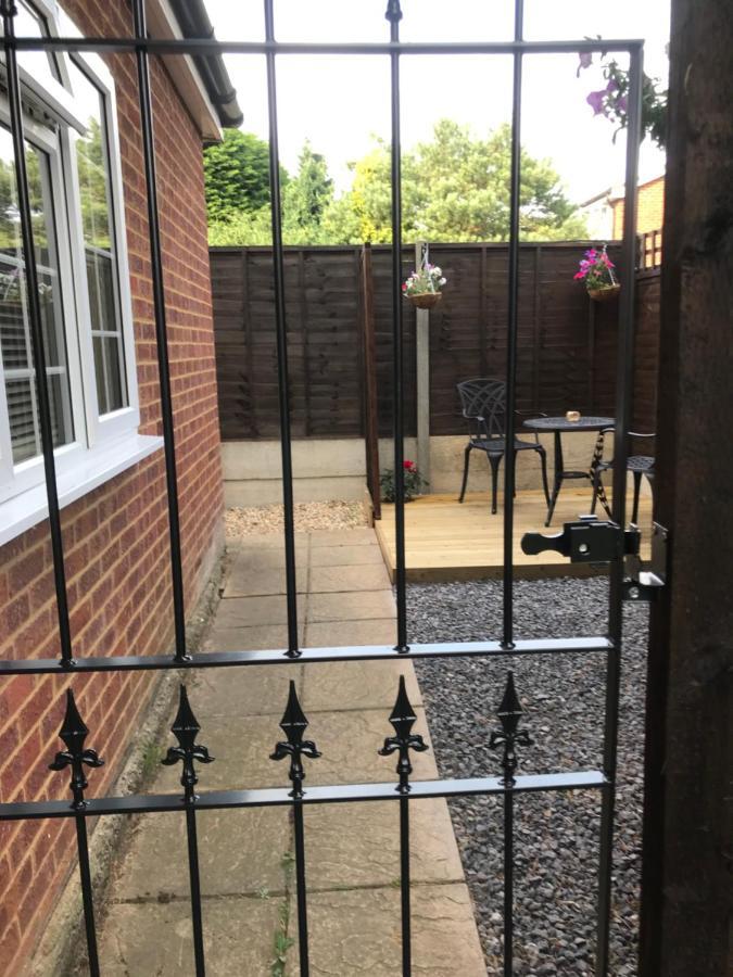 Studio-1-Staines/Heathrow/London-Own Entrance 외부 사진