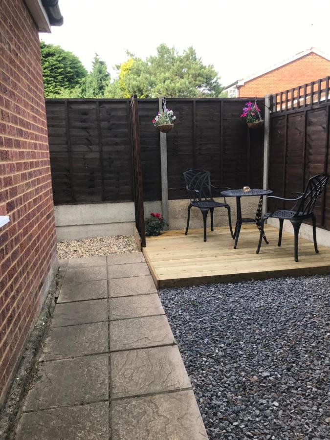 Studio-1-Staines/Heathrow/London-Own Entrance 외부 사진