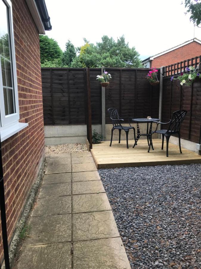 Studio-1-Staines/Heathrow/London-Own Entrance 외부 사진