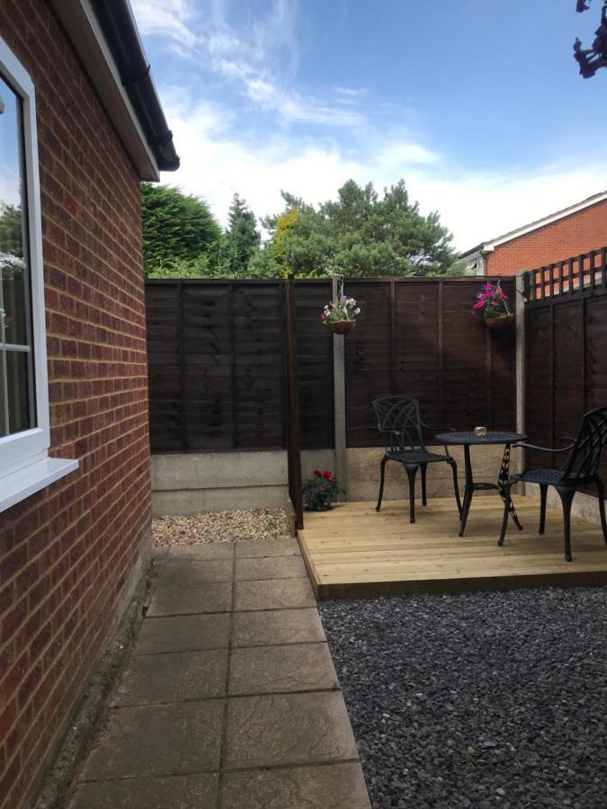 Studio-1-Staines/Heathrow/London-Own Entrance 외부 사진